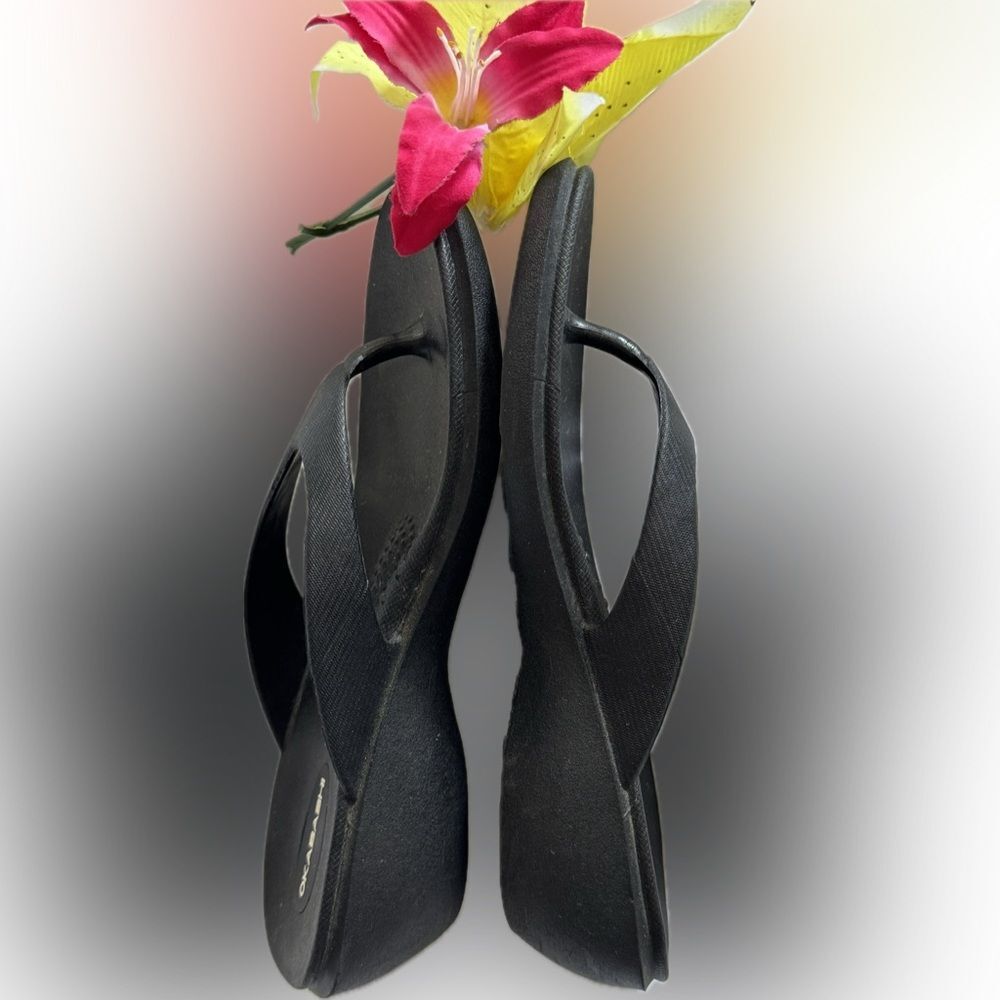 Versatile black sandals!